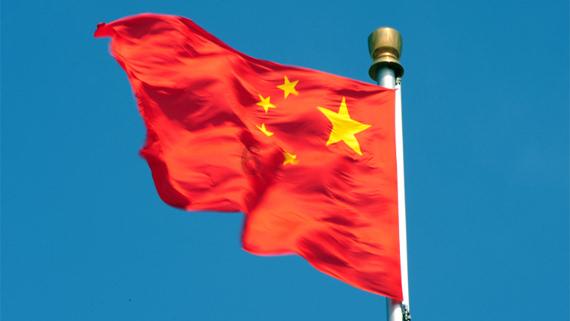 电焊火星引大火消防车一路狂奔救援